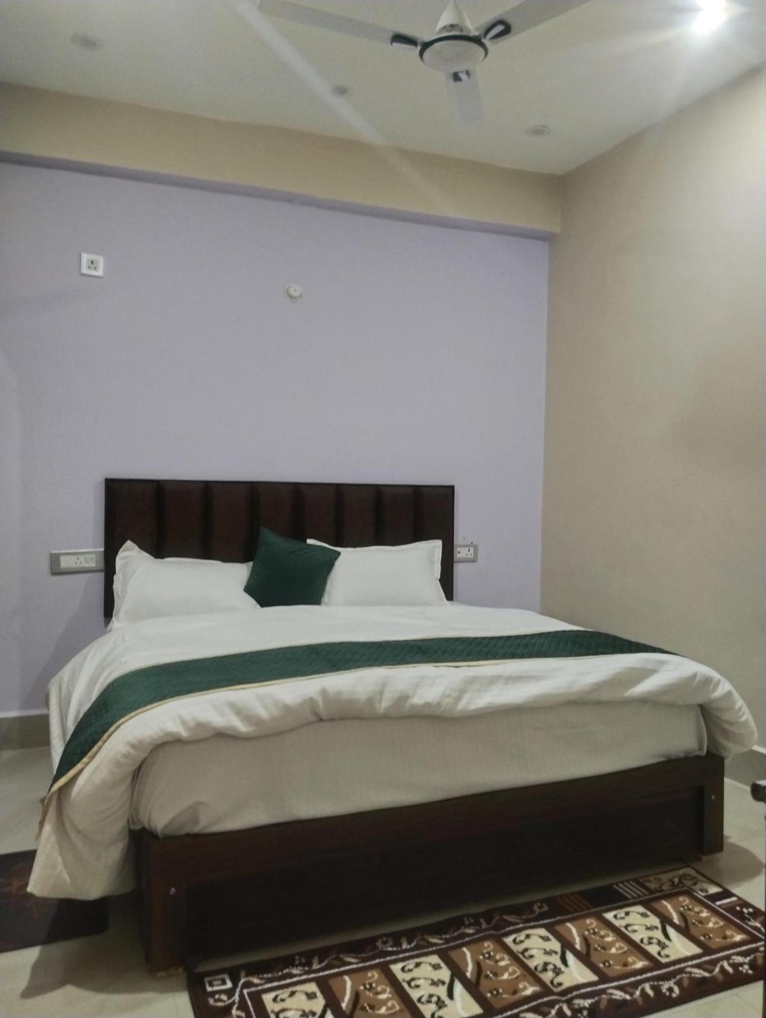 Hotel Dixit Residency Vrindāvan Exterior foto