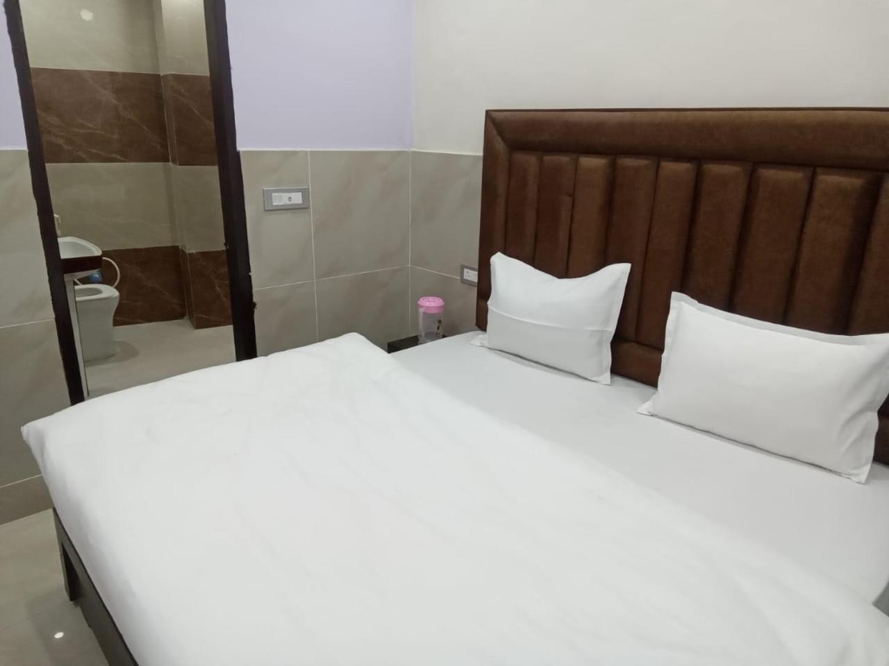 Hotel Dixit Residency Vrindāvan Exterior foto