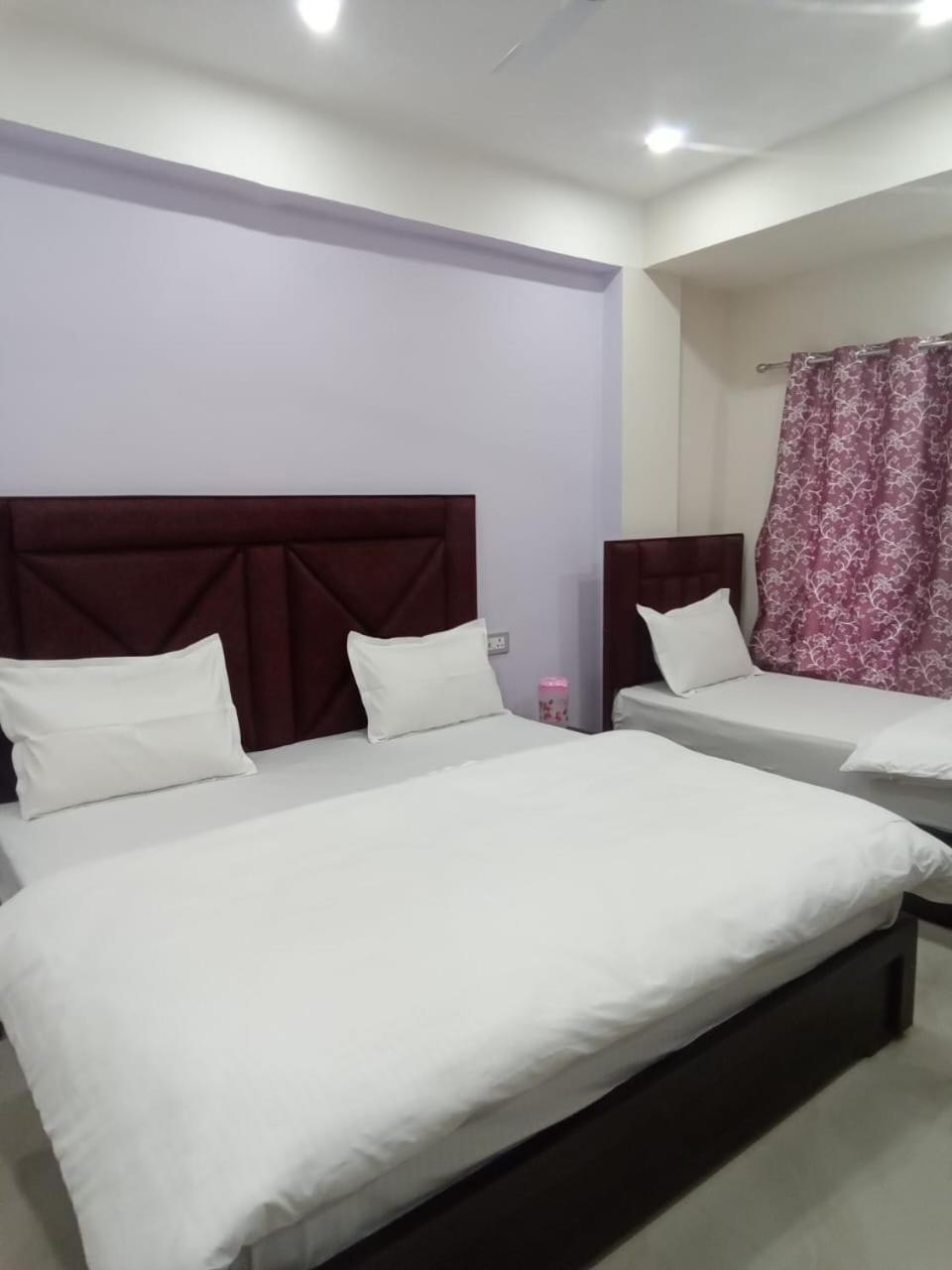 Hotel Dixit Residency Vrindāvan Exterior foto
