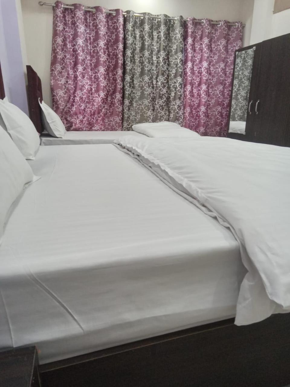 Hotel Dixit Residency Vrindāvan Exterior foto